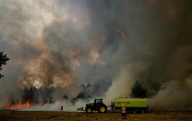 Požari pustoše Francusku: Vatra stigla nadomak Bordeauxa, evakuirane stotine tisuća osoba