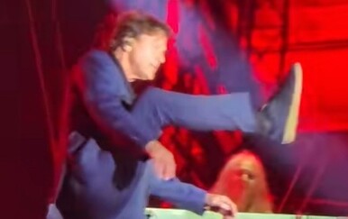 Zdravko Čolić ponovno je izazvao podijeljene reakcije svojim potezom na koncertu