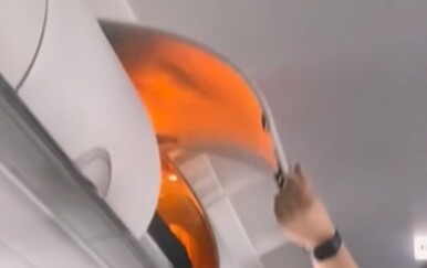 VIDEO Požar u putničkom avionu izazvao paniku: Stručnjaci upozoravaju na uređaj koji gotovo svaki putnik nosi sa sobom