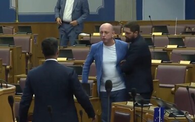 Izbio sukob u crnogorskoj Skupštini