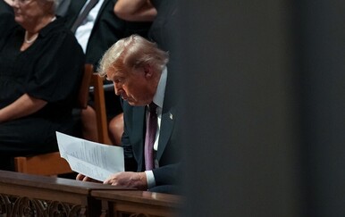 Trump zaspao na sprovodu? Bijela kuća: "Milslio je na dragog prijatelja. Svatko tko tvrdi drukčije izopačeni je idiot"