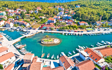 Hrvatska "Mala Venecija": Miris borova, mir, predivno more i dovoljno hlada za sve