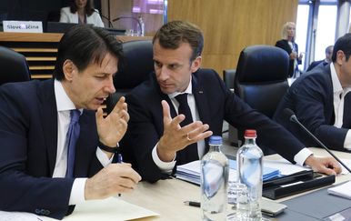 Giuseppe Conte i Emanuel Macron (Foto: AFP)