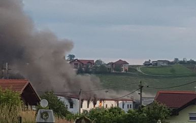 Požar u prihvatnom centru za mgiranti u Velikoj Kladuši (Foto: Facebook/Draga Zlaja Topčagić) - 2