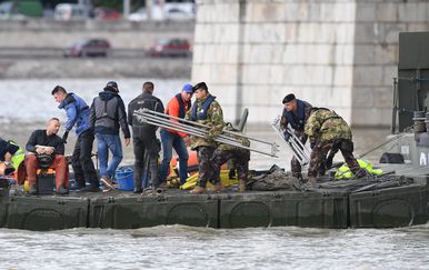 Mađarska policija istražuje nesreću za koju se vjeruje da je odnijela 28 života (Attila KISBENEDEK / AFP)