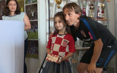 Luka Modrić iznenadio šestogodišnju Selenu (Foto: Dnevnik.hr) - 2
