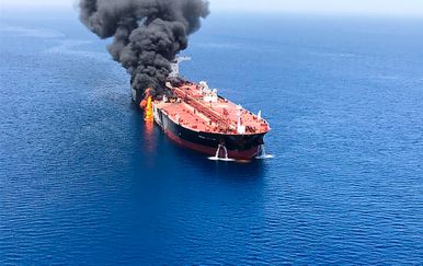 Tanker u plamenu (Foto: AFP)