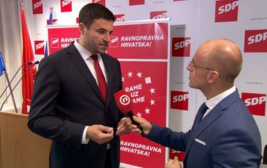 Mislav Bago razgovara s predsjednikom SDP-a Davorom Bernardićem (Foto: Dnevnik.hr) - 2