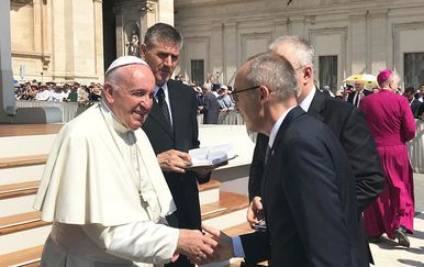 Susret ministra Krstičevića i Pape u Vatikanu (Foto: MORH) - 2