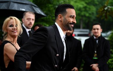 Pamela Anderson i Adil Rami (Foto: AFP)