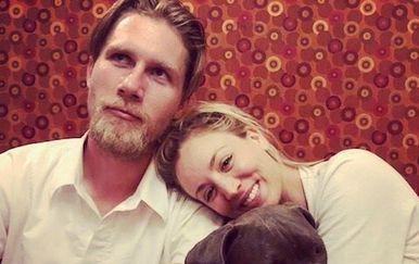 Kaley Cuoco i Karl Cook (Foto: Instagram)