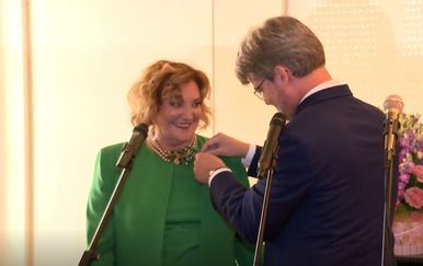 Tereza Kesovija dobila francusku medalju časnika - 2