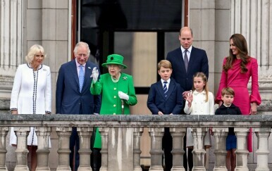 Elizabeta II. na balkonu Buckinghamske palače
