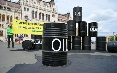 Prosvjed u protiv kupovanja ruske nafte