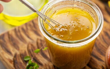 Dresing za salatu na bazi limuna i maslinova ulja