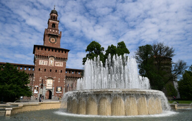 Fontana ispred milanskog Castello Sforzesco