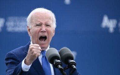 Joe Biden pao na svečanosti - 4