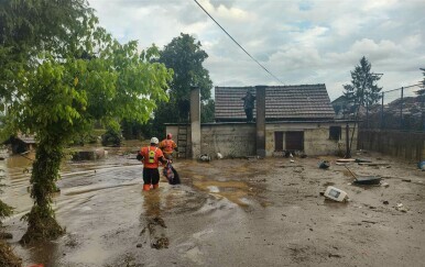 HGSS evakuirao ljude iz poplave