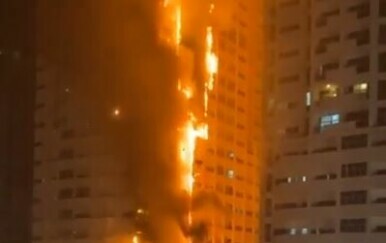 Opet je izbio veliki požar u stambenom tornju u Ajmanu u Ujedinjenim Arapskim Emiratima - 1