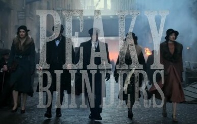 Postava serije Peaky Blinders kako hoda