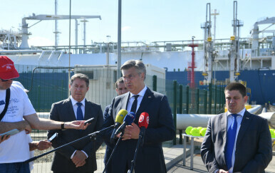 Andrej Plenković na Krku obišao LNG terminal - 2