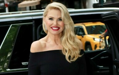 Christie Brinkley - 2