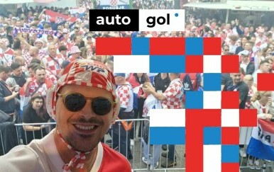 Auto gol na trgu s navijačima