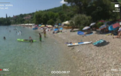 Pedofil na plaži - 2