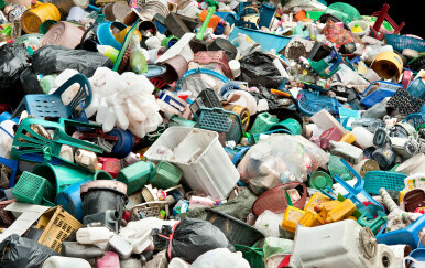 Gorio plastični otpad