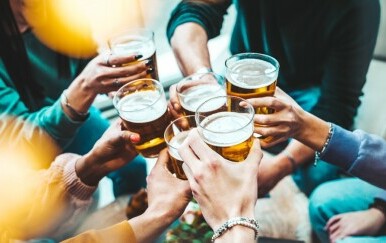 Super trik: Kako ohladiti pivo ili vino za manje od 5 minuta?