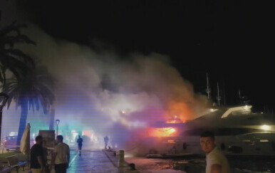 Požar na jahti u Makarskoj - 4