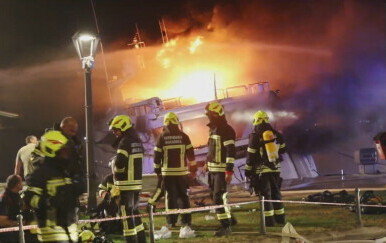 Požar na jahti u Makarskoj - 6