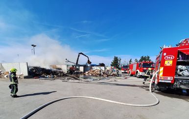 VIDEO Buknuo požar na Jakuševcu