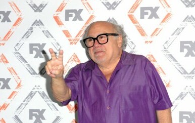 Glumac i komičar Danny DeVito na crvenom tepihu