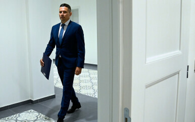 Gradonačelnik Siska Orlić smanjuje si plaću, njegova zamjenica radit će volonterski