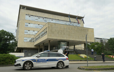 Policija ispred Gradske uprave u Zagrebu, ilustracija