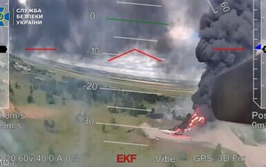 Na novoj snimci SBU-a jasno se vidi čitav let drona od prikolice za zabijanja u ruski bombarder