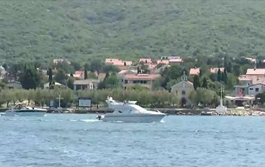 Pred posadom policijskog plovila je dugo ljeto, na Jadranu je sve više nautičara