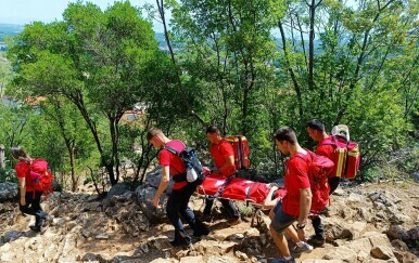 HGSS spasio troje hrvatskih hodočasnika na brdu Križevcu kod Međugorja