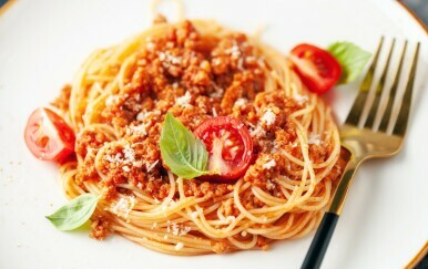 U jednom loncu špageti i mljeveno meso recept