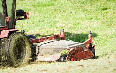 Užas u Slavoniji: Traktor zahvatio muškarca, teško ozlijeđena oba stopala