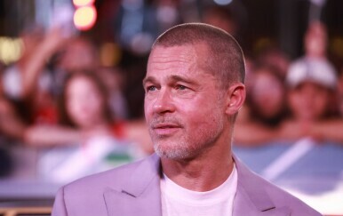 Brad Pitt na crvenom tepihu pokazao novi imidž