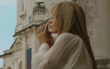 Albina Grčić objavila je nove fotografije nakon dugo vremena, otputovala je u svetište u Portugalu