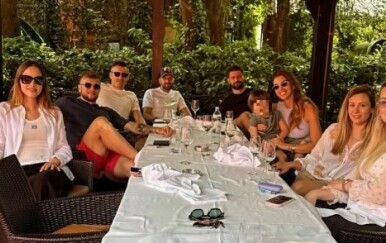 Bruno Petković se nakon oproštaja od Dinama družio s bivšim suigračima i njihovim suprugama