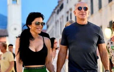 Jeff Bezos i Lauren Sanchez uživali u večeri na Hvaru