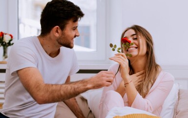 Želite da se hvali vama pred društvom? Evo 9 stvari što svaka djevojka u vezi treba znati