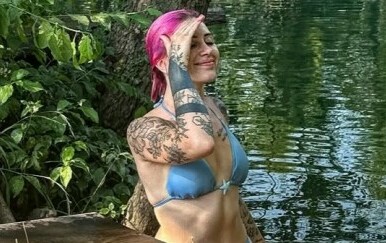 Stela Rade objavila nove fotografije u badiću