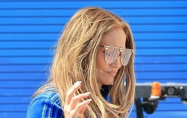 Jennifer Lopez u crop top trenirci