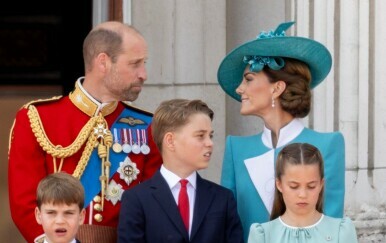 Kate Middleton usred parade koketirala s Williamom