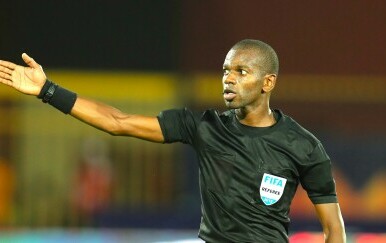 Svi su u šoku gledali što to senegalski sudac radi u 90. minuti Bayerna i Aucklanda